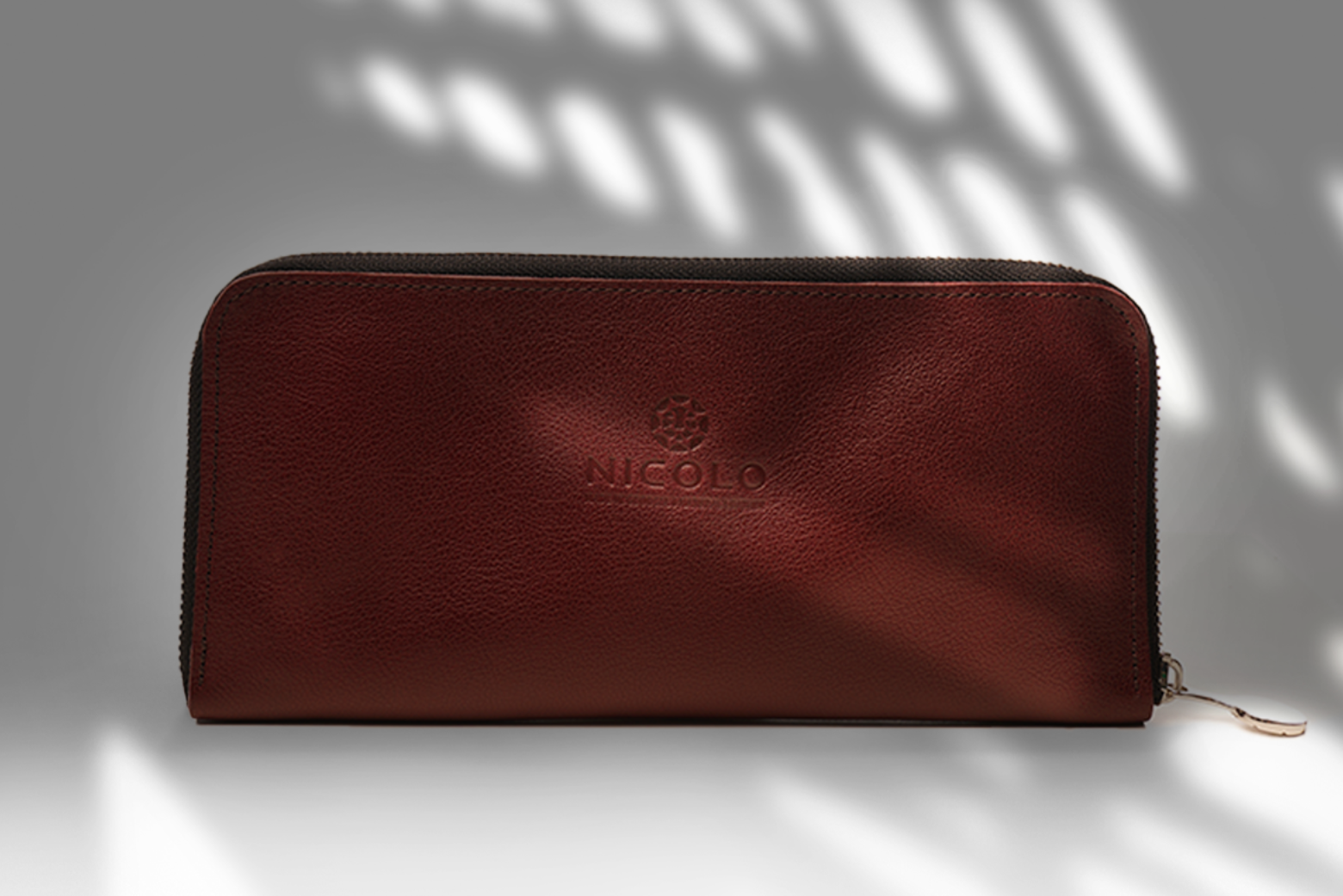 5 Tips for Successfully Promoting Leather Accessories on Social Media